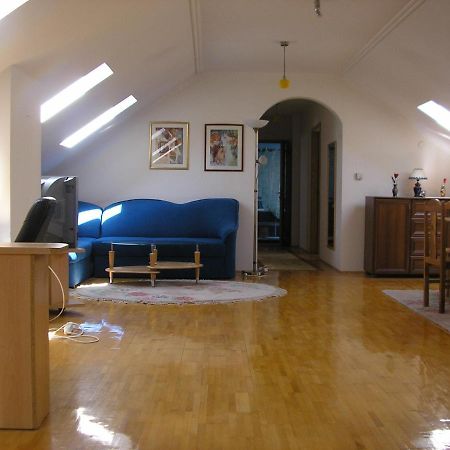 Appartement Suncano Potkrovje U Centru à Skopje Extérieur photo