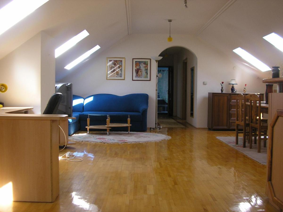 Appartement Suncano Potkrovje U Centru à Skopje Extérieur photo